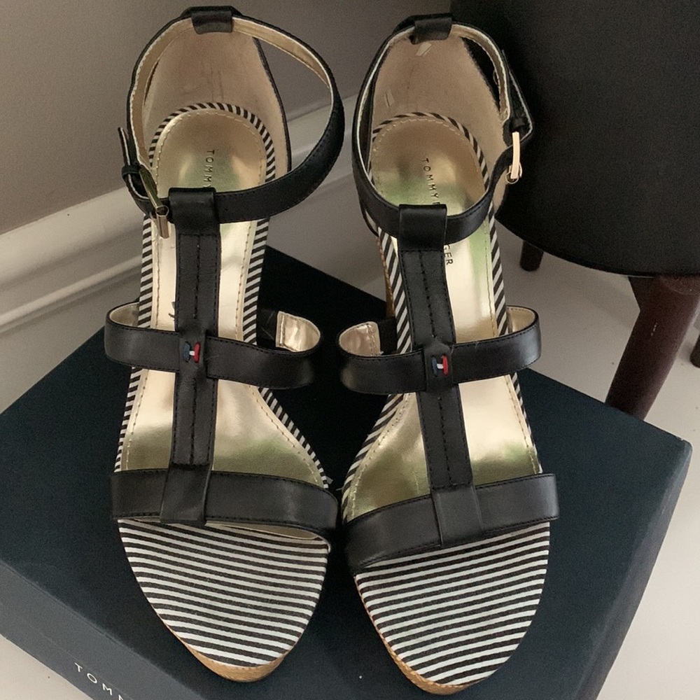 Tommy Hilfiger - Adalinay Black Leather Wedge Sandals